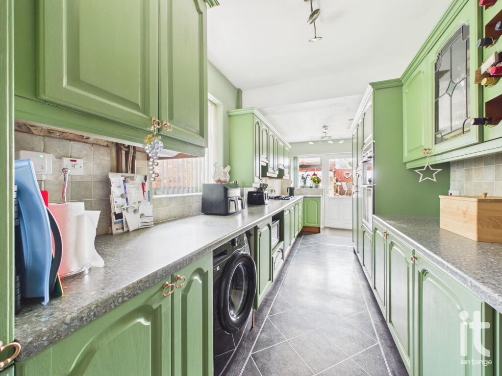 House in Stockport, Mile End, Woodsmoor - View 5