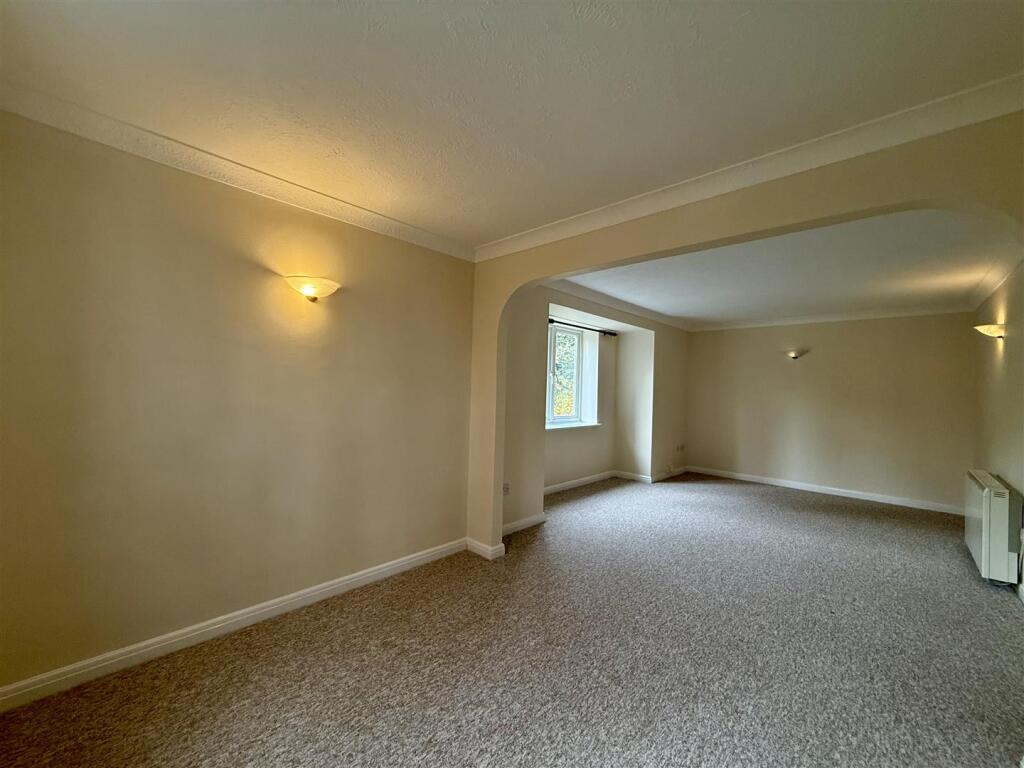 Apartment in Hart, Blackwater and Hawley - View 2