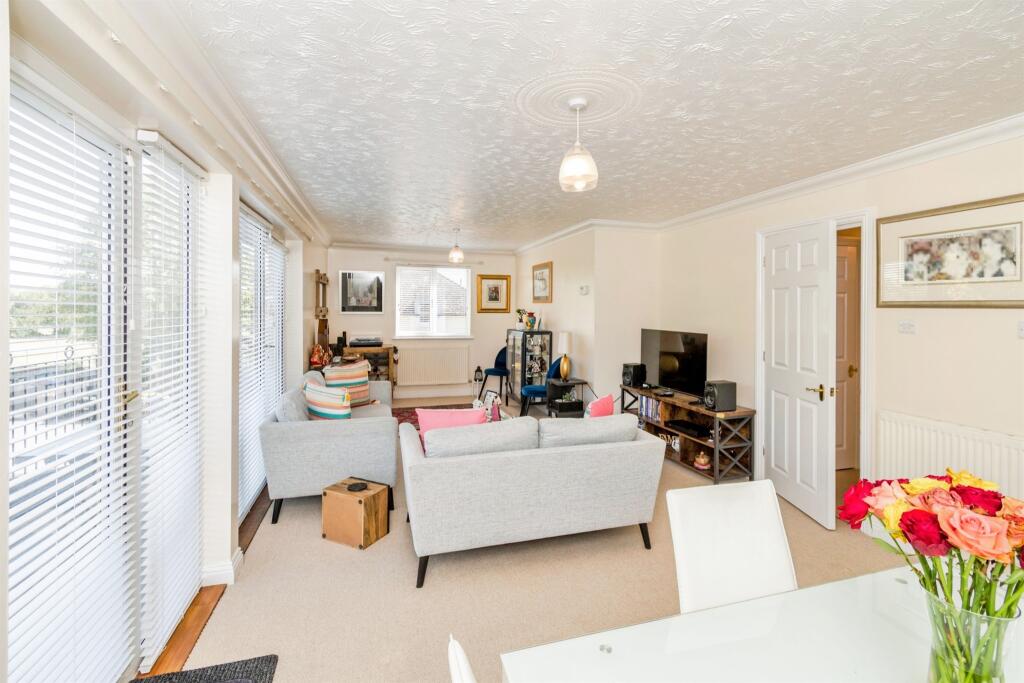 Apartment in Southampton - View 5