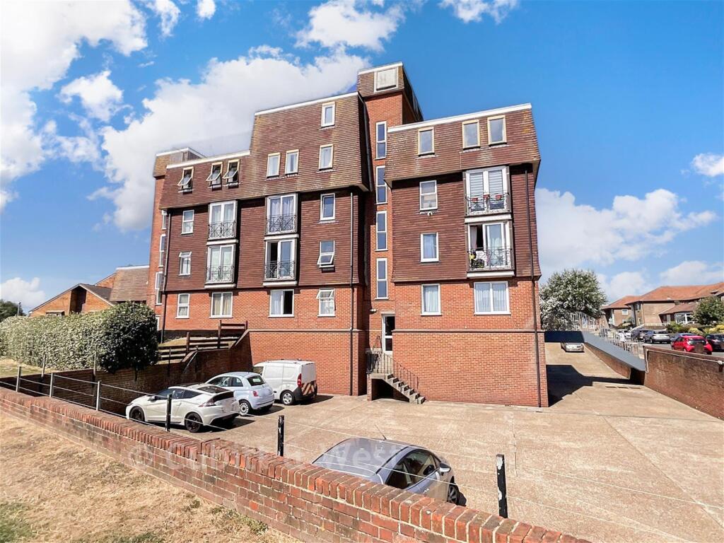 1-bed flat on Balcombe Road, Peacehaven, East Sussex, £125,000