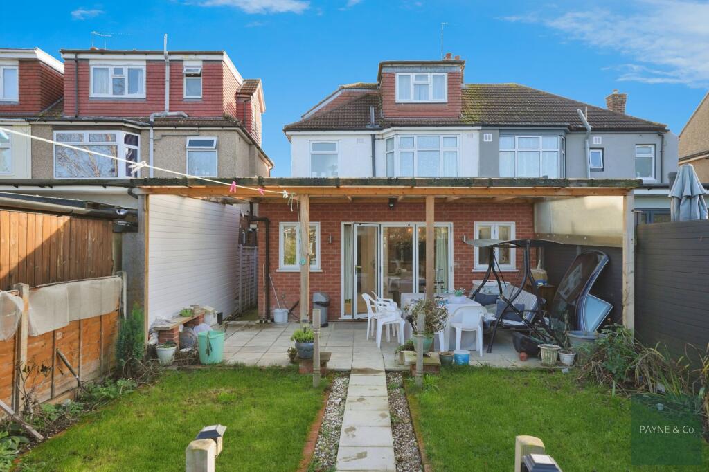 Bawdsey Avenue, Ilford, IG2 photo 3