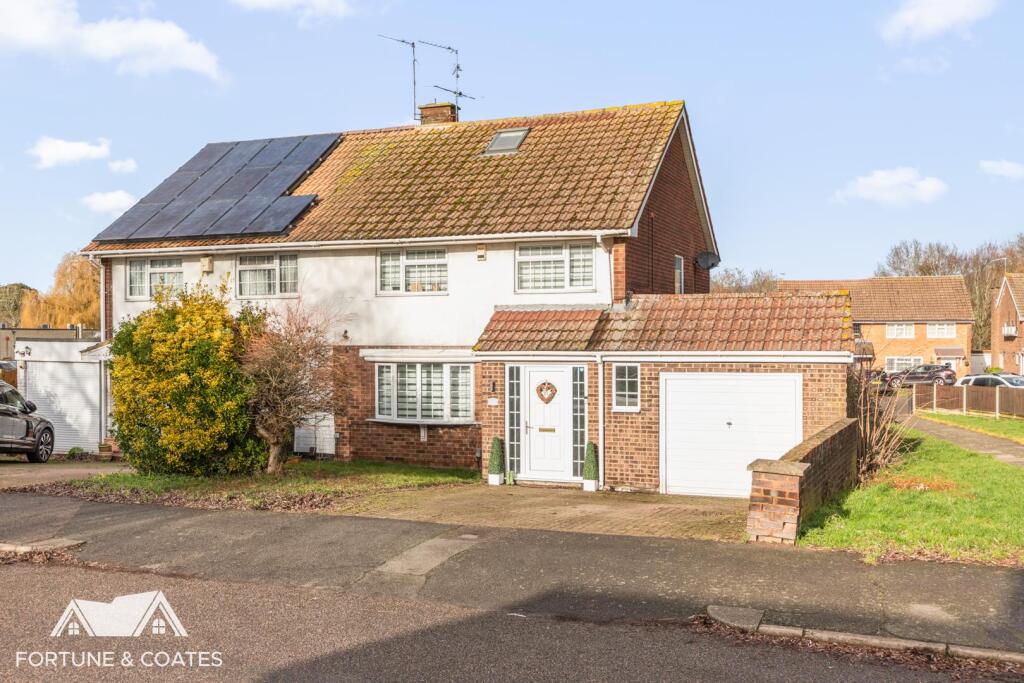 4-bed semi-detached on Sakins Croft, Harlow, £500,000