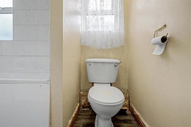 Bathroom 1_2.jpeg