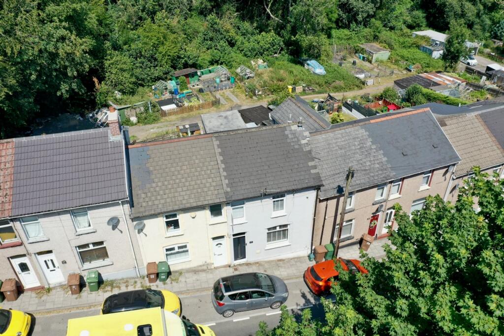 House in Crumlin, Croespen-maen - More