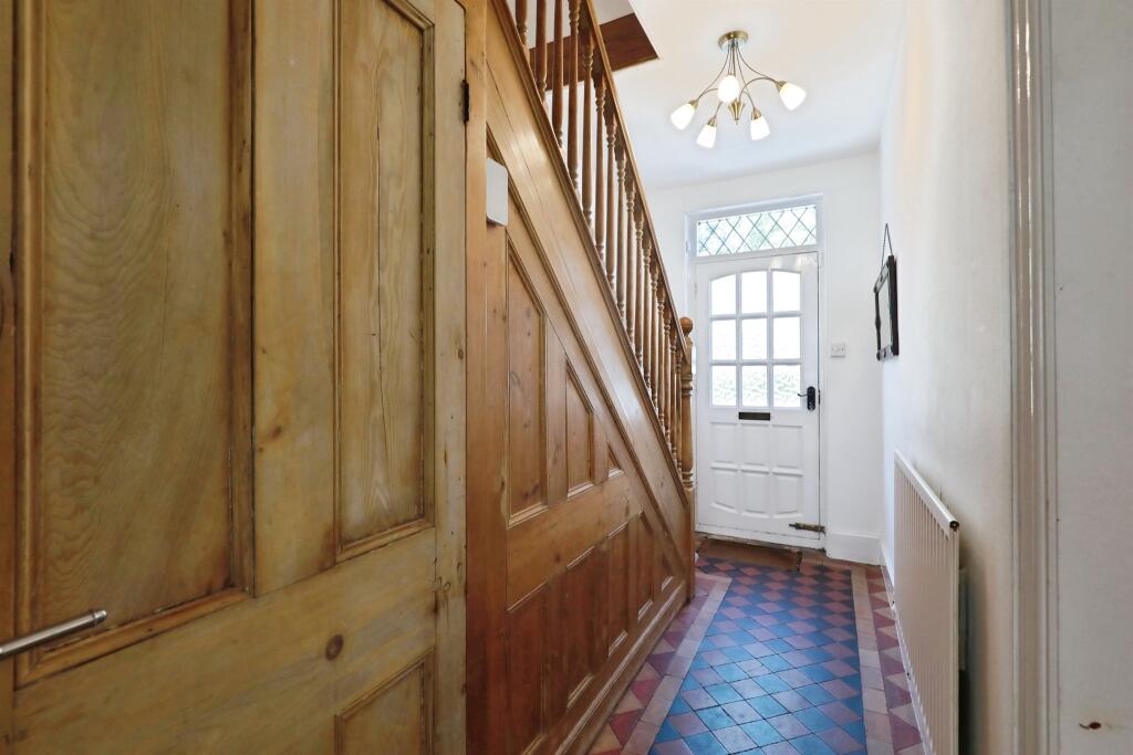 House in Stratford-on-Avon, Wellesbourne CP - More