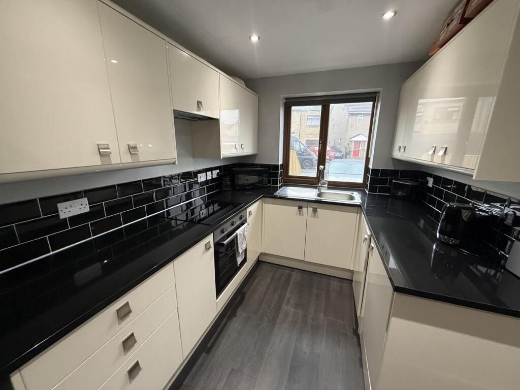 House in Calderdale, Illingworth - View 5