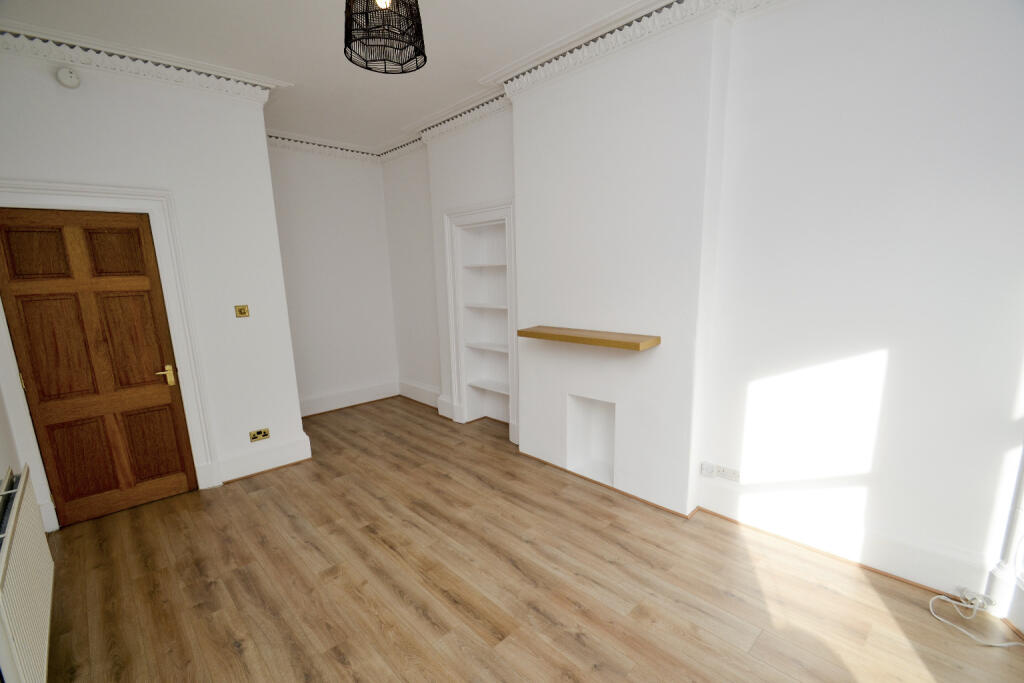 1/1 88 Sinclair Drive, Langside, Glasgow, G42 9PY photo 4