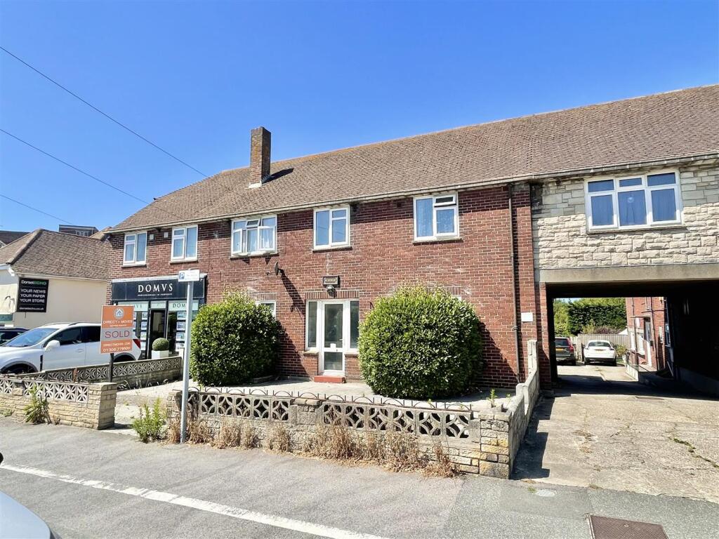 2-bed flat on Preston Road, Weymouth, £115,000