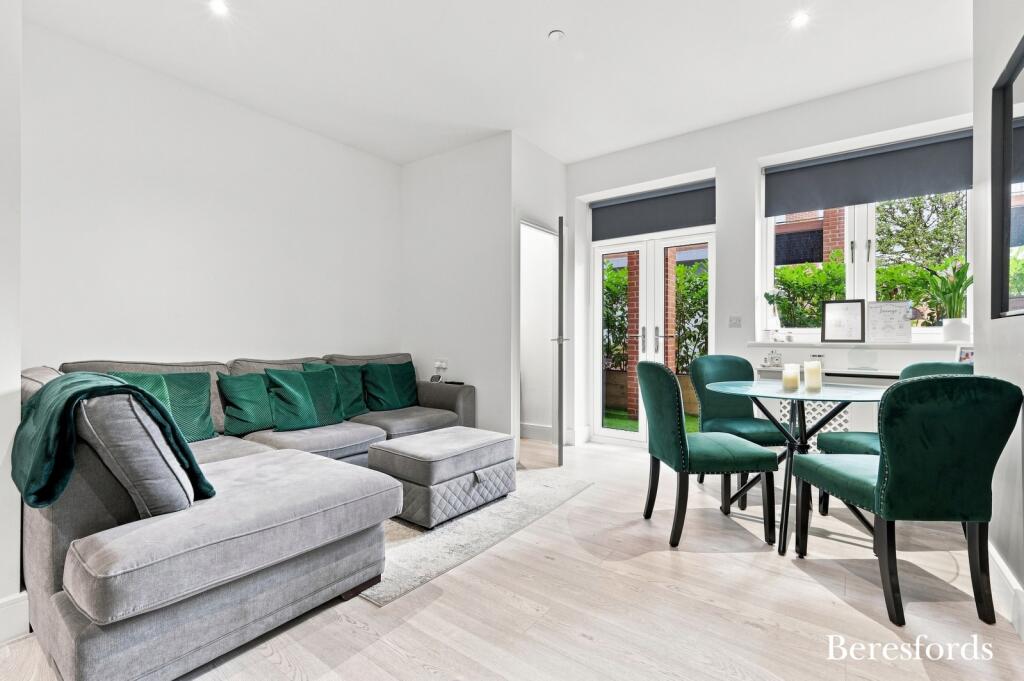 Apartment in Brentwood, Crow Green - View 2