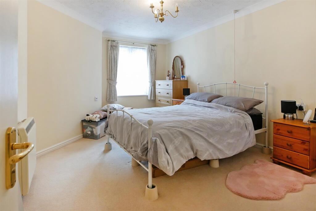 Stockbridge Road, Chichester - More