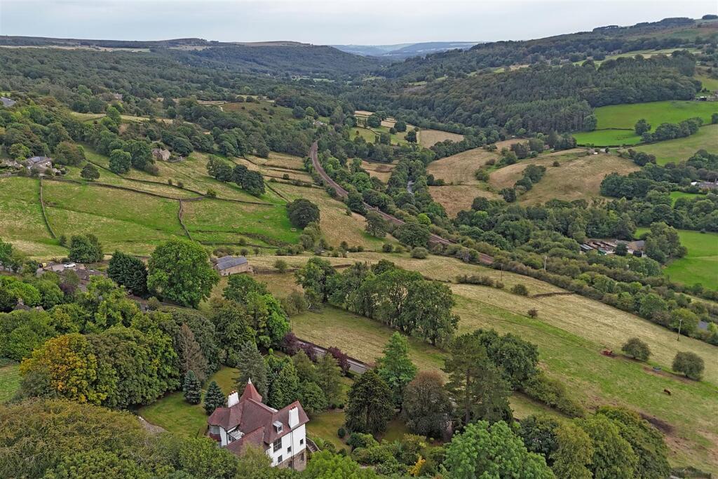 House in Derbyshire Dales, Hathersage Booths, Hathersage - View 3