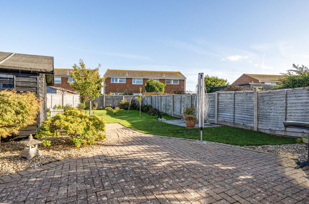 Tretawn Gardens, Selsey, PO20 photo 4