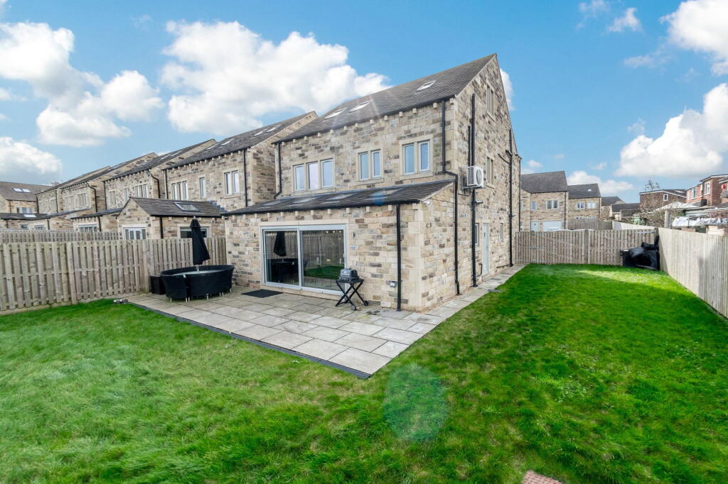 House in Huddersfield, Little Lepton, Kirkburton - View 4