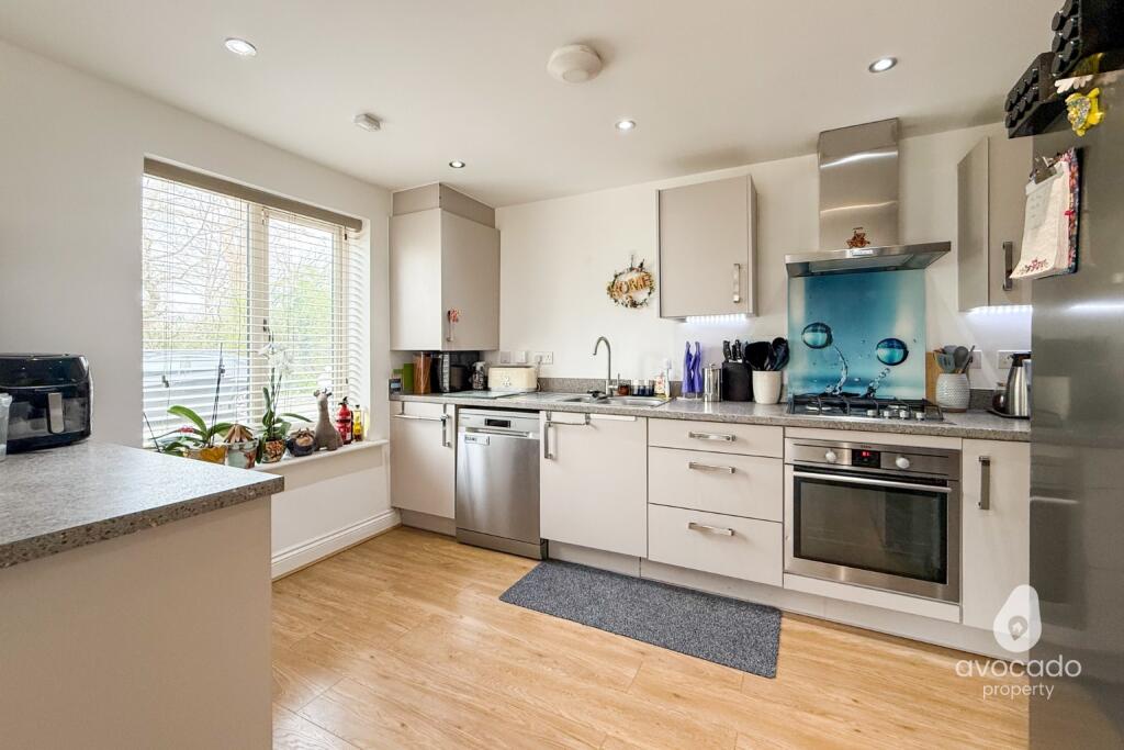 House in Spencers Wood, Ryeish Green, Shinfield - More