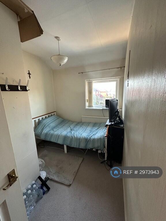 House in Slough - View 5