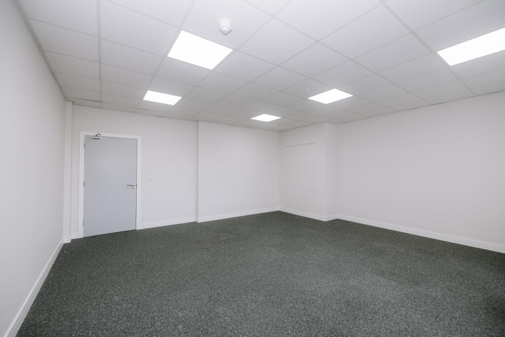 800 sqft office