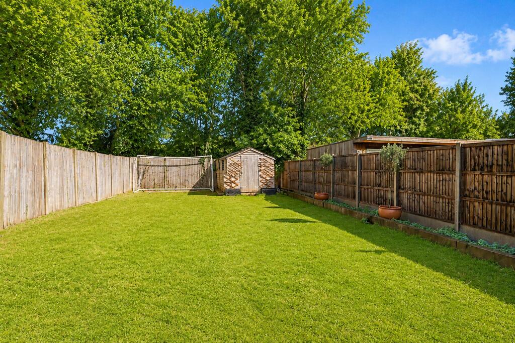 Cavan Drive, St. Albans, Hertfordshire, AL3 photo 4