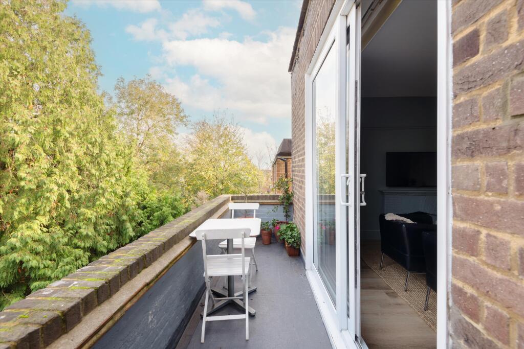 Apartment in London - View 3