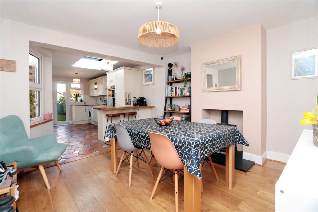 House in London, Royal Borough of Kingston upon Thames - View 3