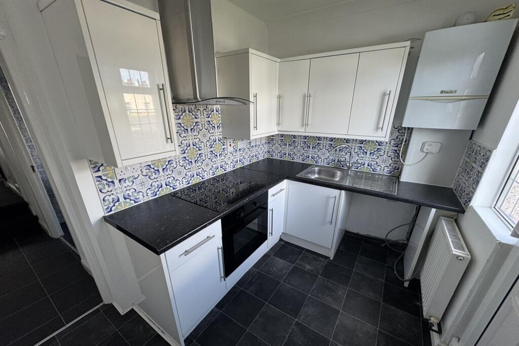 Apartment in Southend-on-Sea - View 4