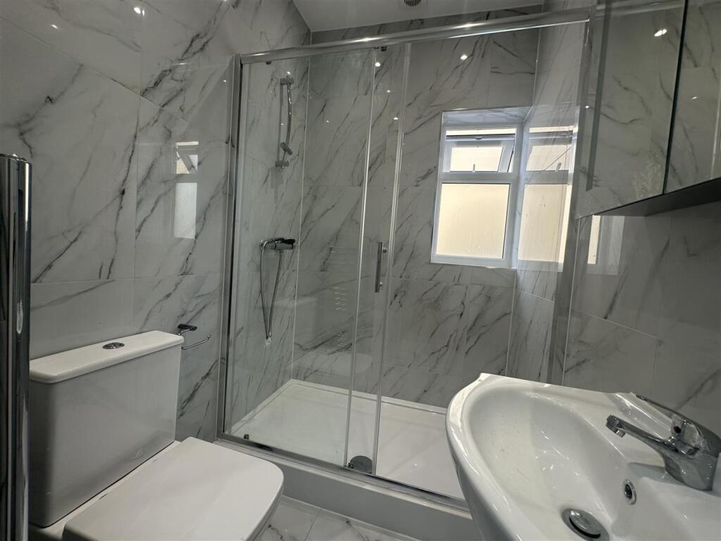 Apartment in Watford, North Watford - More