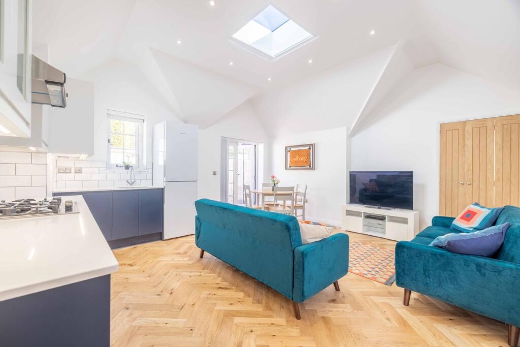 House in Slough, Fulmer - More