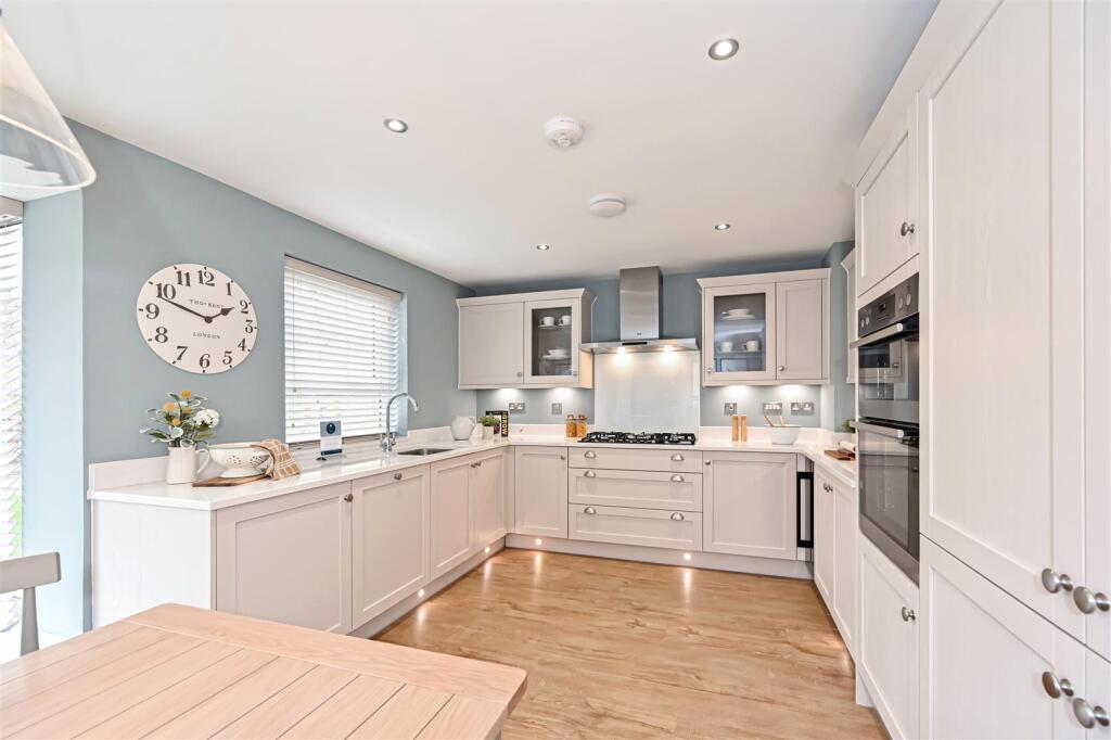 Main image of property: 52 Comice Road