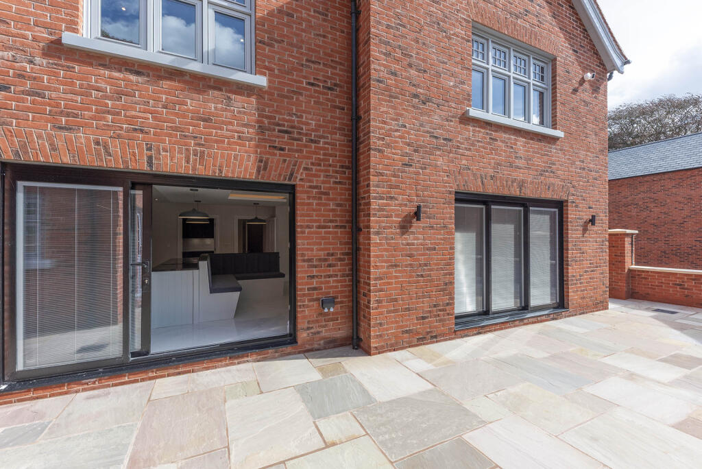 Shelford Road, Radcliffe On Trent, Nottinghamshire photo 4
