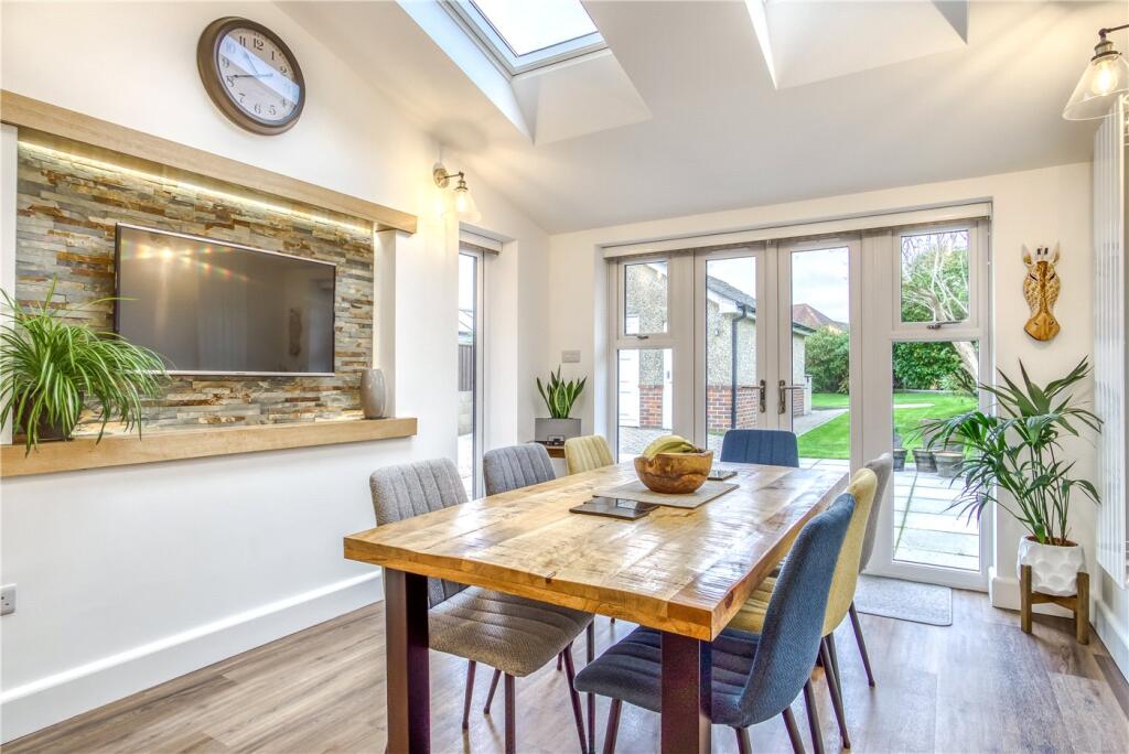 Hennings Park Road, Poole, Dorset, BH15 photo 4