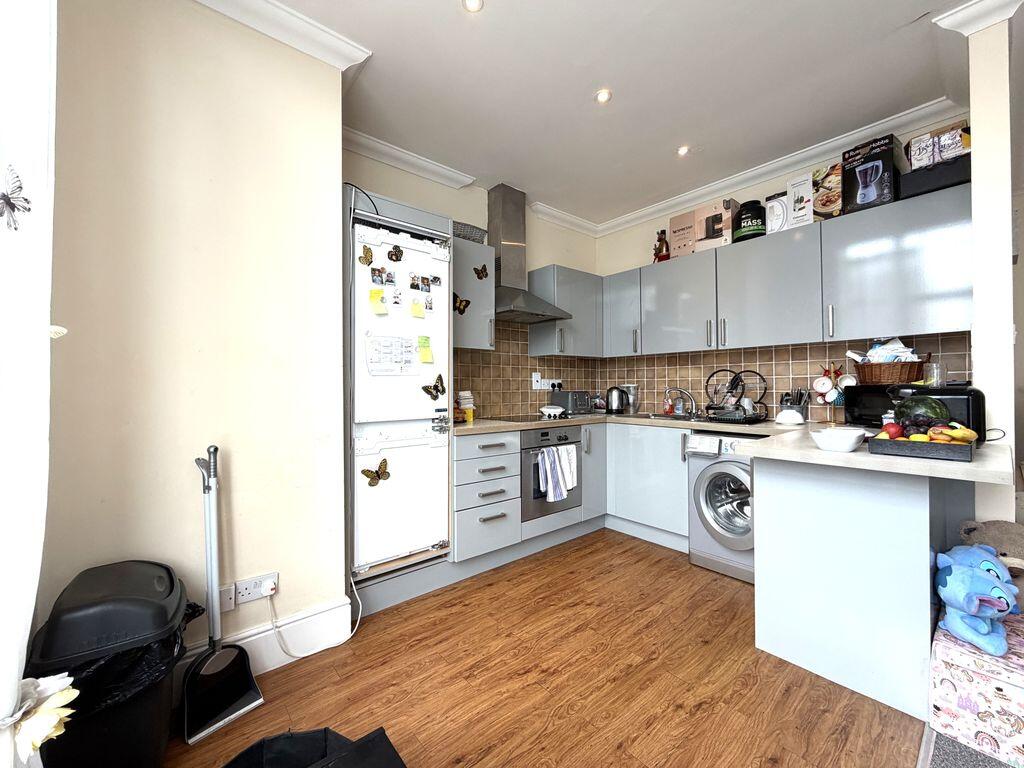 Apartment in Ilford - More