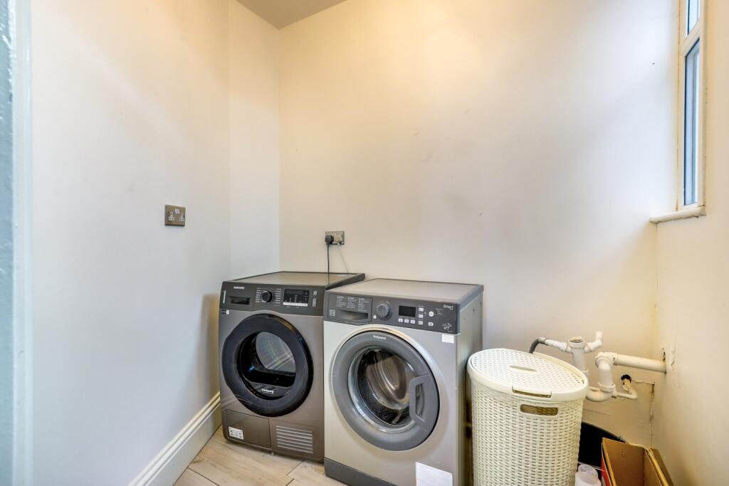 House in Gillingham, Hale - More