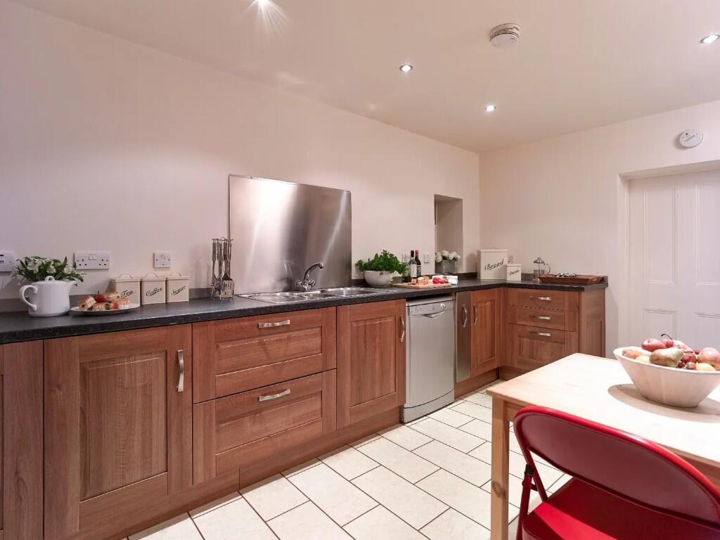 Quayside, Sandsend, YO21 3SY photo 3
