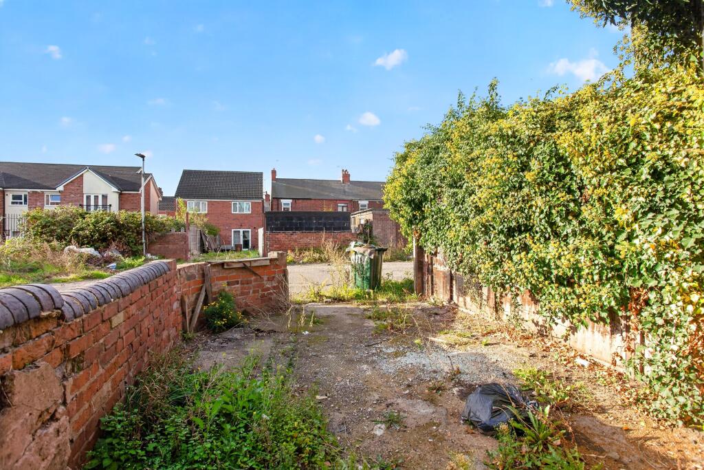 House in Rotherham, Throapham, Dinnington St. John's - View 5