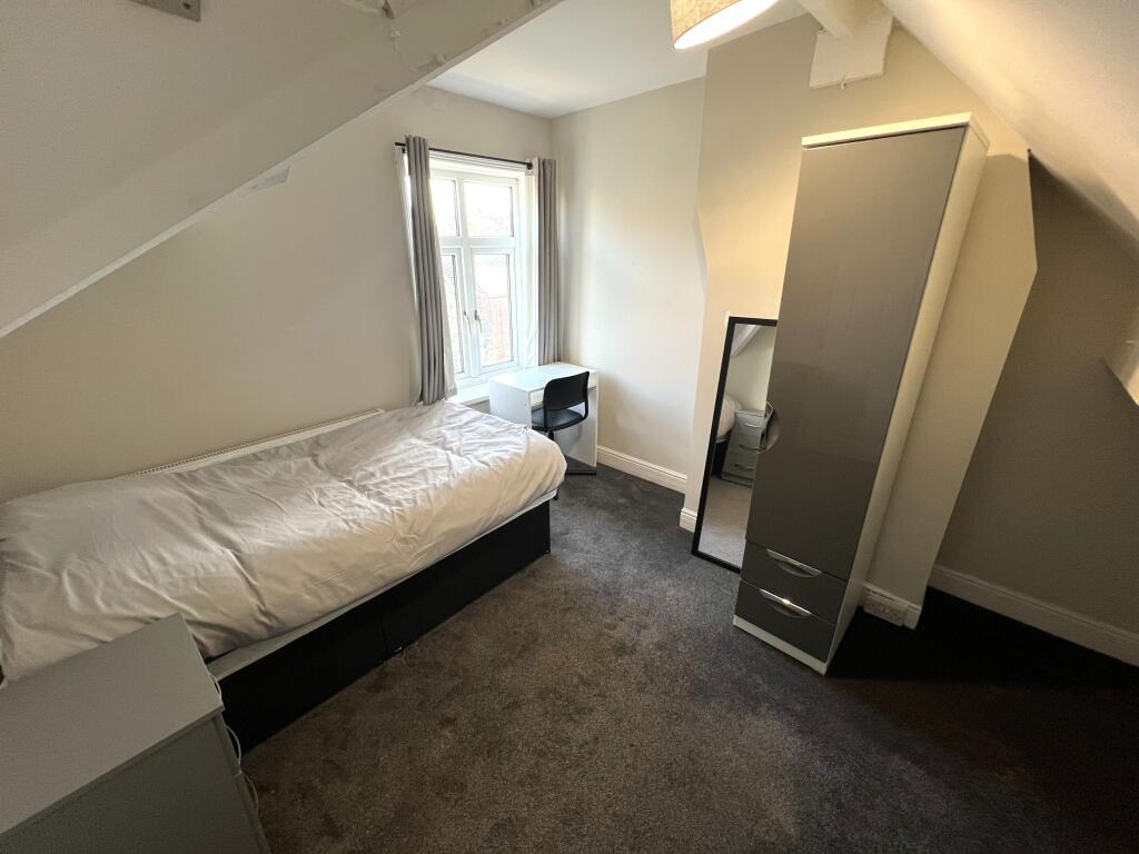 Main image of property: 6 Watlands View, Newcastle-under-Lyme, ST5