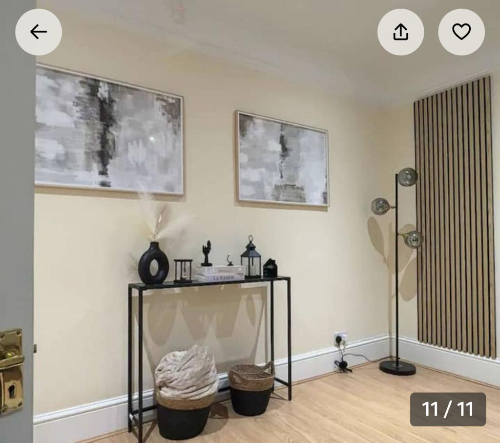 House in Croydon - View 3