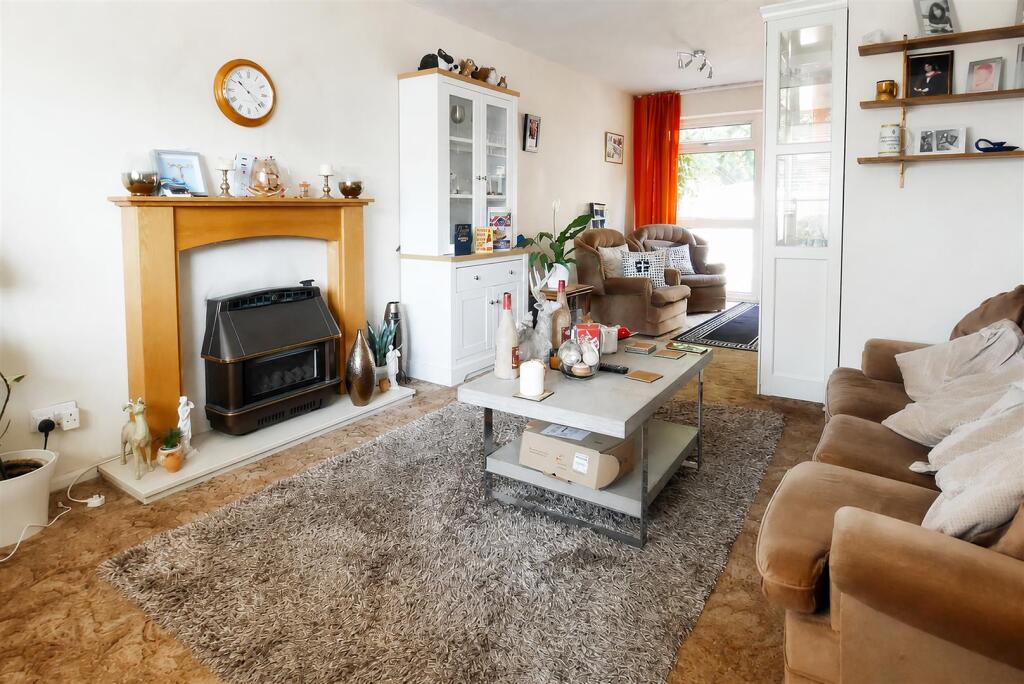 Colebrook Road, Wick, Littlehampton photo 2