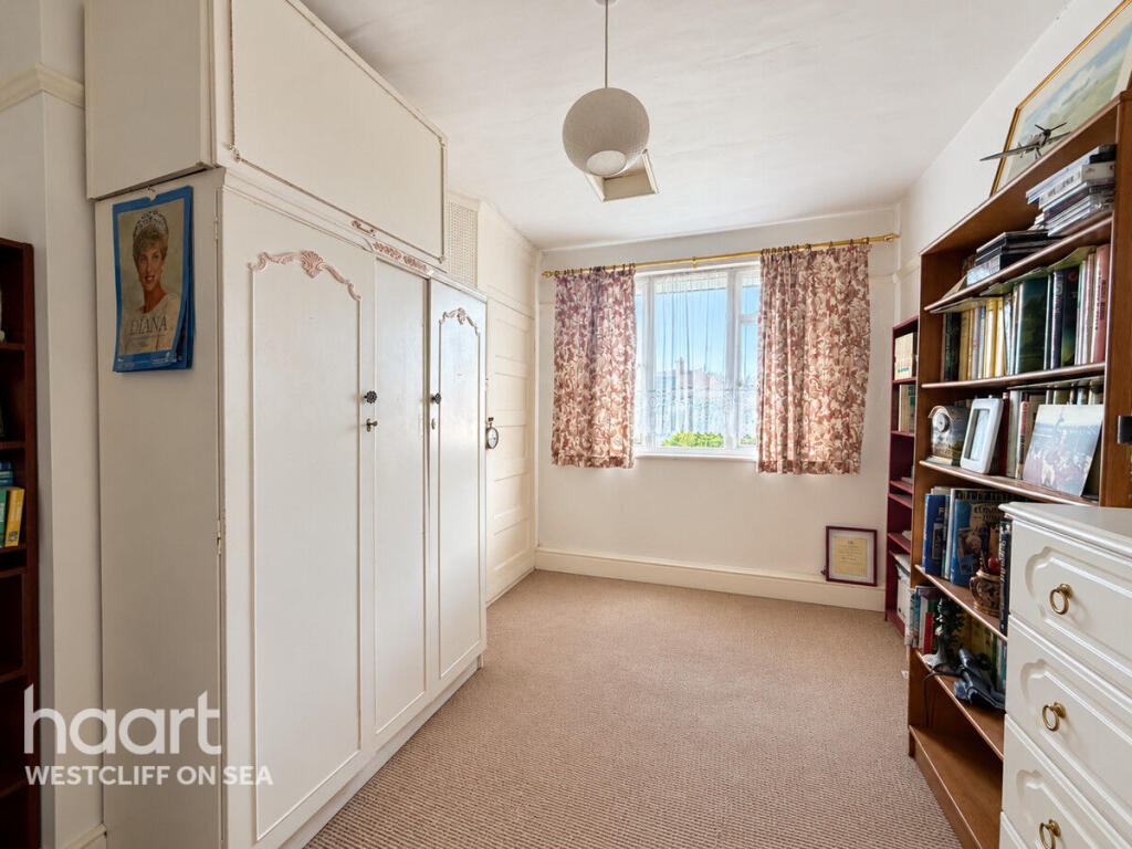 House in Southend-on-Sea, Prittlewell - More