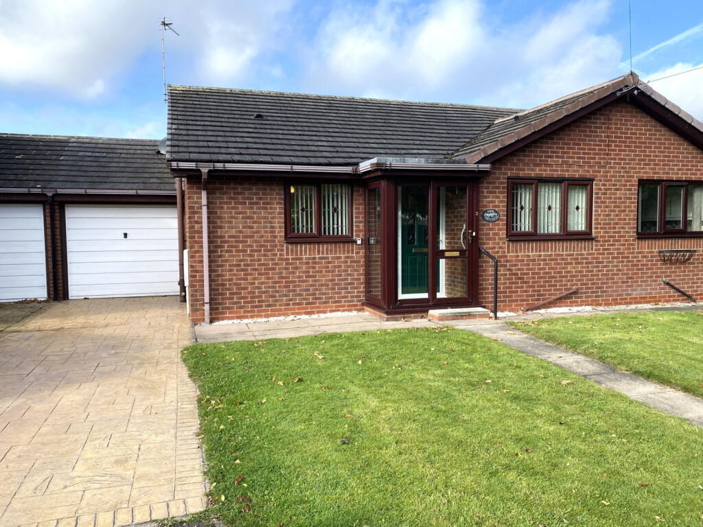 2-bed semi-detached on 3 Verity Close, OL2 5DG, £230,000