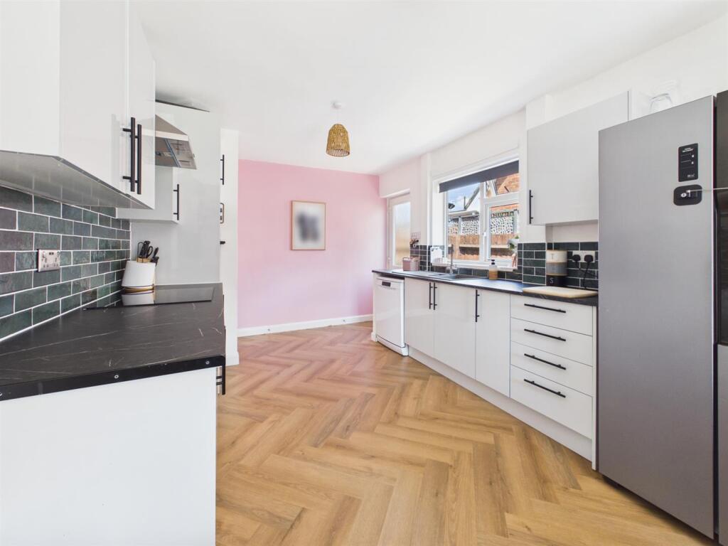 House in Gloucester, White City - More