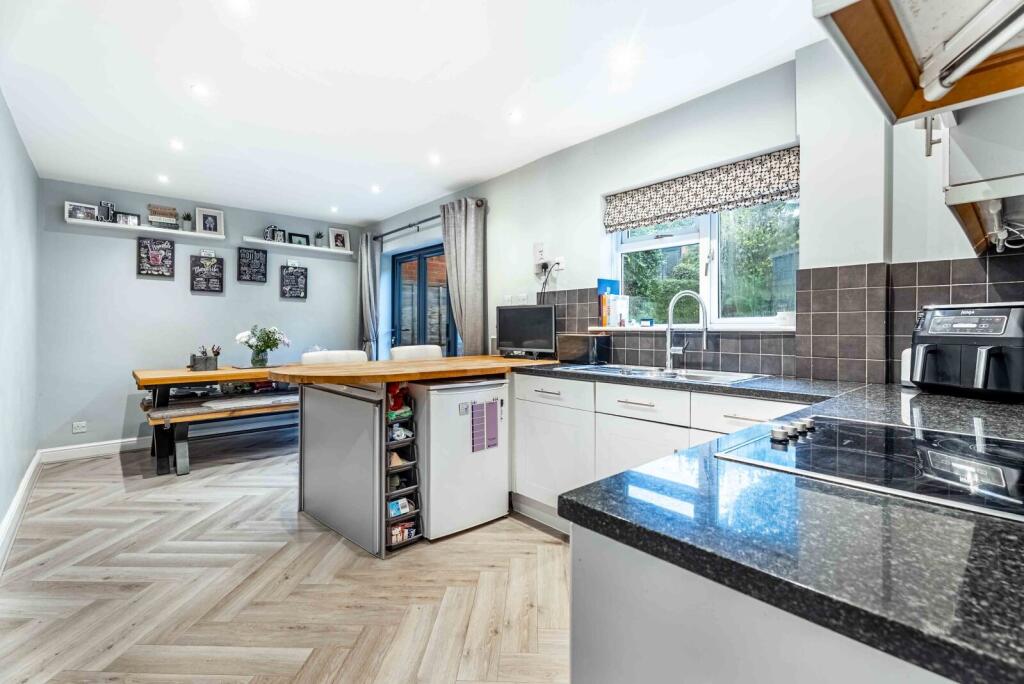 Additional image 3 of Molescroft, Harpenden, Hertfordshire, AL5