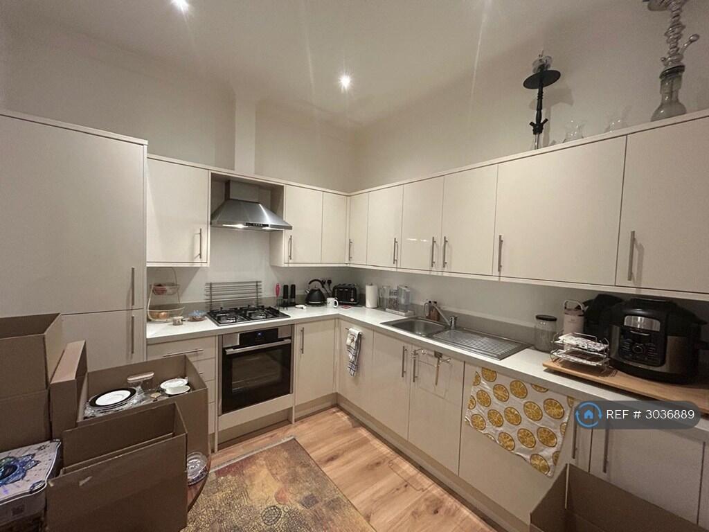 Apartment in Watford - View 2
