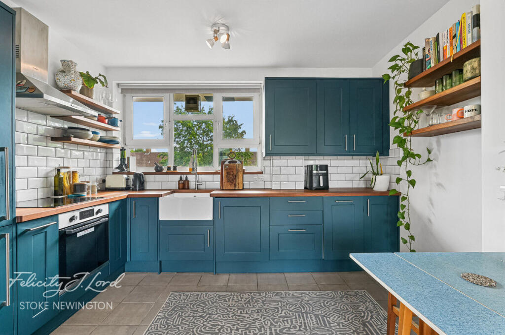 Main image of property: Albion Road, London N16 0UA
