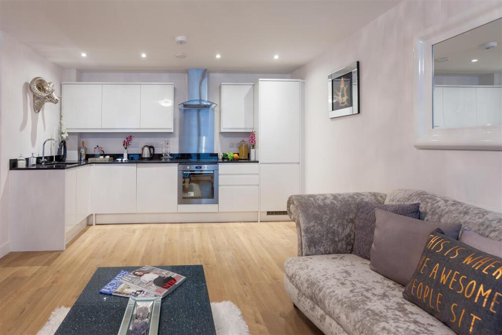 Cromwell Road, Redhill - View 3