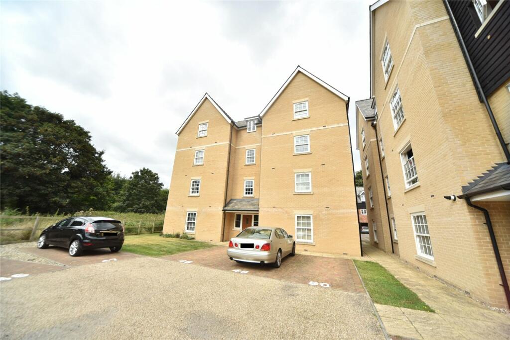 2-bed apartment on Mill Park Gardens, Mildenhall, Bury St. Edmunds, Suffolk, IP28, £175,000