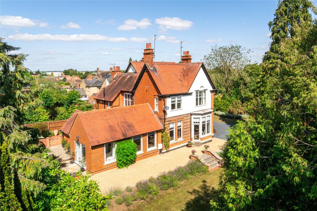 5-bed detached on Wellingborough Road, Rushden, Northamptonshire, NN10, £900,000