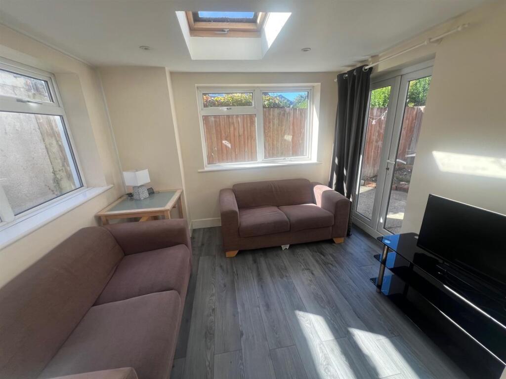 Maple Road, Bournemouth photo 4