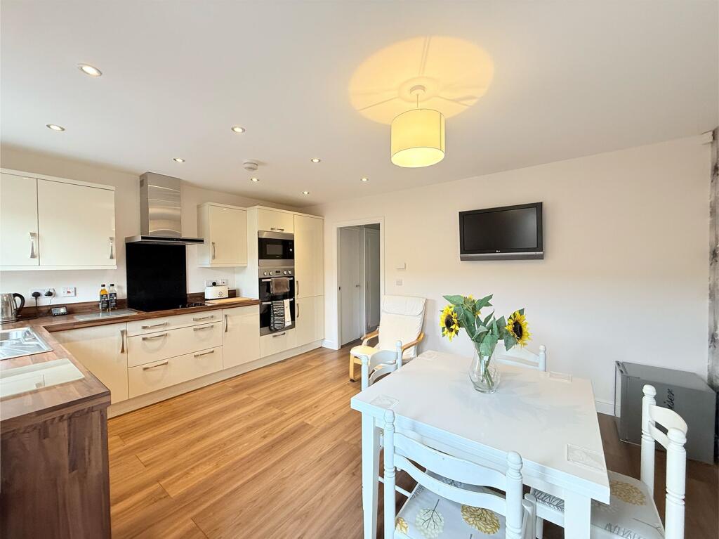 South Brook Gardens, Mirfield, WF14 photo 3