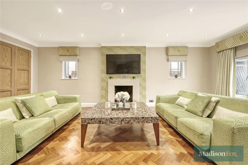 Millwell Crescent, Chigwell, Essex, IG7 – pohled 3