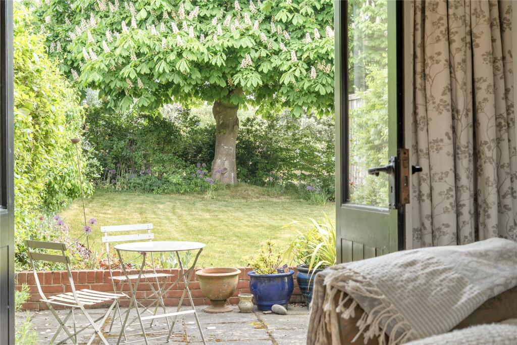 Mill Lane, Scotsgrove, Thame, Buckinghamshire, OX9 photo 4
