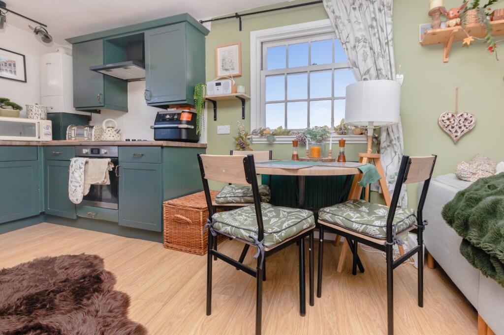 Apartment in Lewes, Southover - More